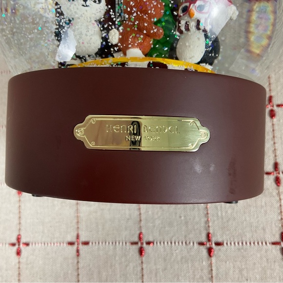 Henri Bendel “Bendel Guests” Final Edition Musical Snow Globe HTF Rare Snowglobe - Picture 9 of 11